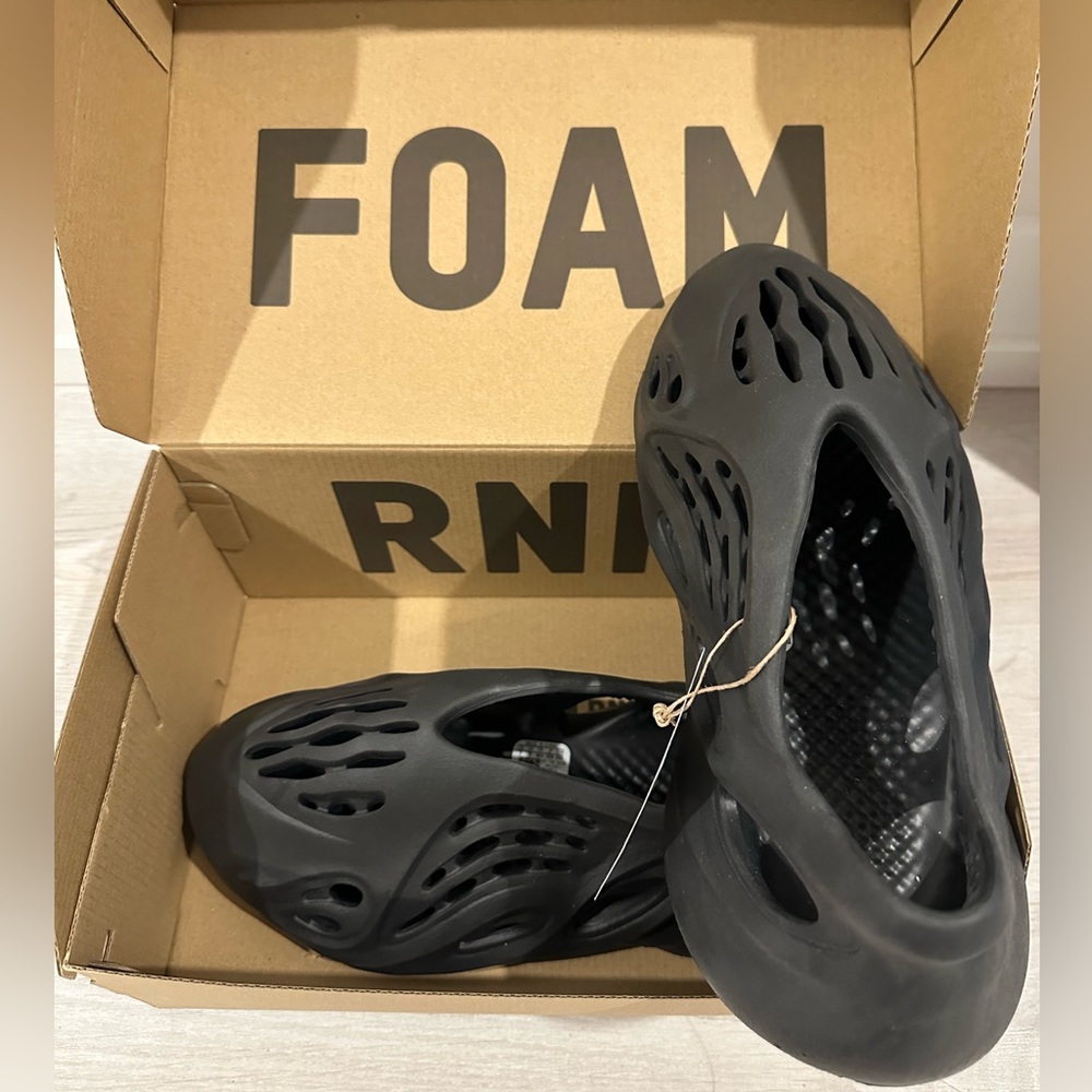 Yeezy Foam RNR - Picture 3 of 11
